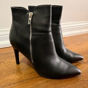 Le Chateau Black Leather Ankle Boots Size 8
